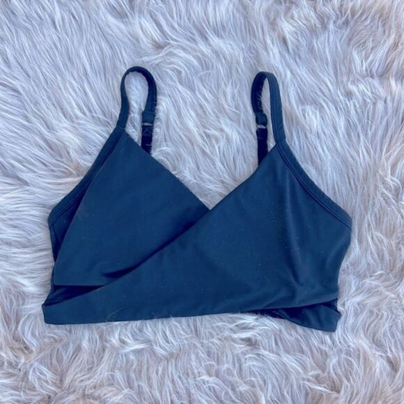 Fabletics Low Impact Criss-cross Cutout Front Bra - Picture 2 of 6